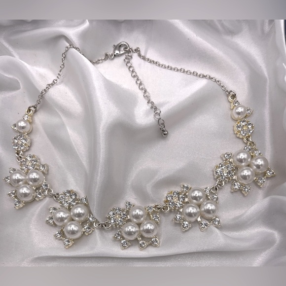 Elegant PEARL & SIMULATED DIAMOND Statement Necklace - NWOT - Picture 3 of 3